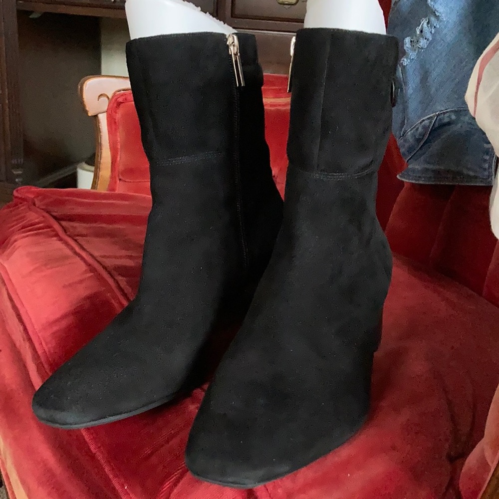 Bandolino Suede Boots